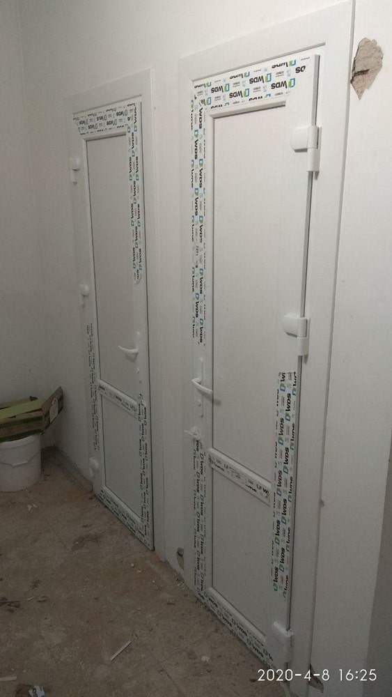 Установка 2 глухих пластиковых дверей